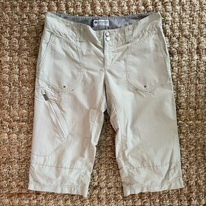 Columbia Titanium Capri Pants 10 Tan Omni-Dry Hiking Outdoor Quick Dry Travel